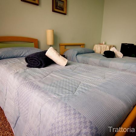 Affittacamere Trattoria Del Cristo Ospedaletto Lodigiano Room photo