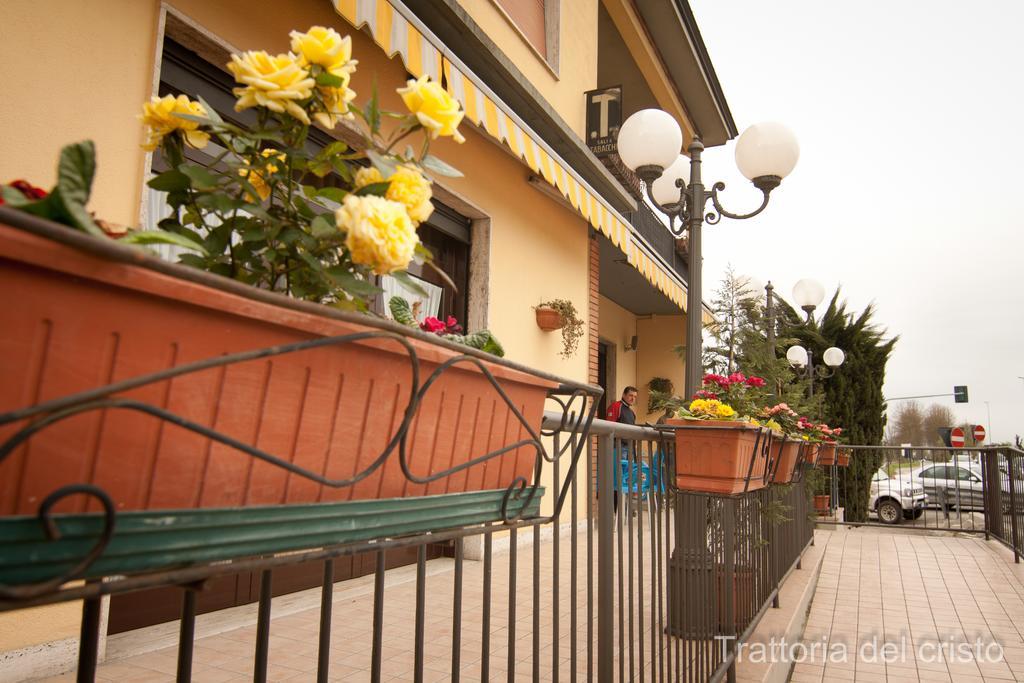 Affittacamere Trattoria Del Cristo Ospedaletto Lodigiano Exterior photo