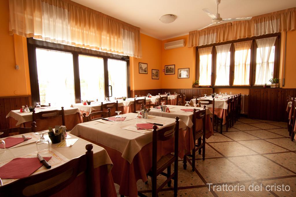 Affittacamere Trattoria Del Cristo Ospedaletto Lodigiano Exterior photo