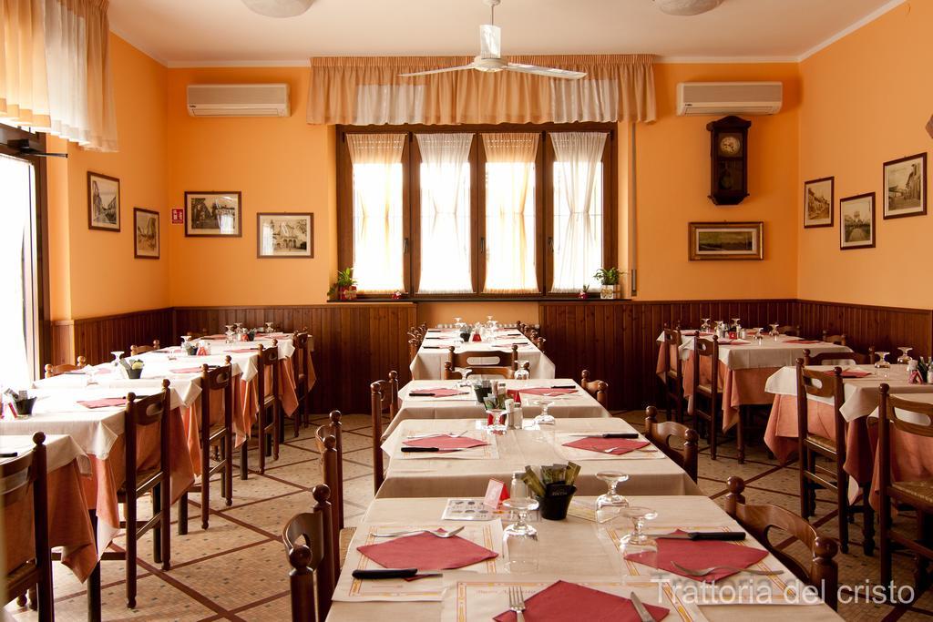 Affittacamere Trattoria Del Cristo Ospedaletto Lodigiano Exterior photo